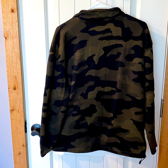 Pink VS camo sweater - Picture 3 of 3